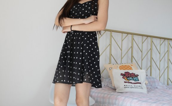 资讯|物恋传媒 – NO.705期 《菲菲》 运动鞋，肉色丝质船袜，裸足