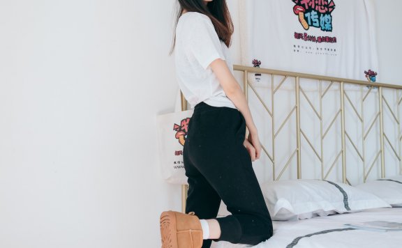 资讯|物恋传媒 – NO.748期 《猫耳》 风之樱[雪地靴，白棉袜，裸足，肚子疼剧情