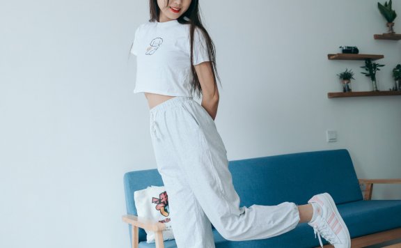 资讯|物恋传媒 – NO.747期 《喵喵》 贝壳头，粉白相间短棉袜，裸足