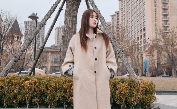 资讯|物恋传媒 – NO.762期 《草莓》 板鞋,白棉袜,裸足