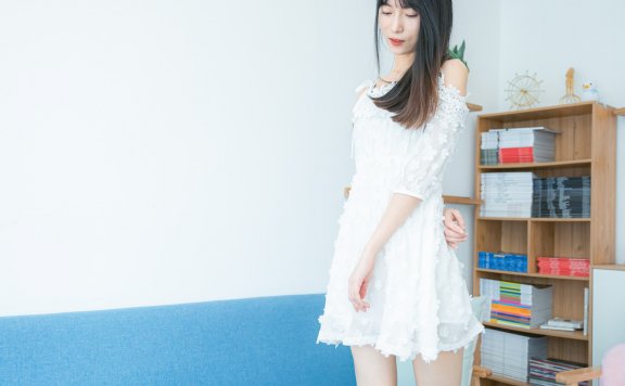 资讯|物恋传媒 – NO.827期 《猫耳》 麦昆鞋，白色棉船袜，裸足，踩盘子剧