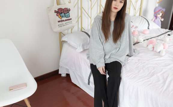 资讯|物恋传媒 – NO.819期 《草莓》 板鞋,白棉袜,裸足