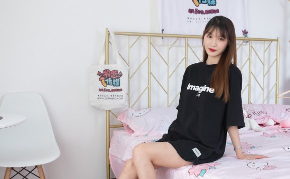 资讯|物恋传媒 – NO.896期 《琪琪》 马丁靴,米白色船袜,裸足