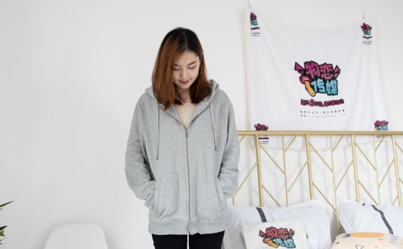 资讯|物恋传媒 – NO.917期 《橘子》 球鞋，纯白短棉袜，裸足