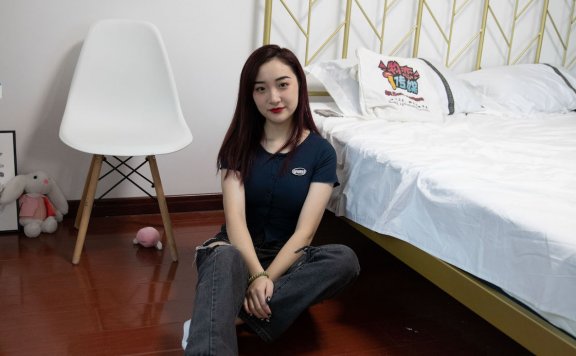 资讯|物恋传媒 – NO.1097期 《小晴》 运动鞋，白色短棉袜，裸足