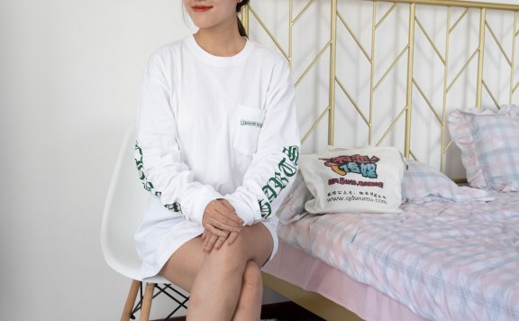 资讯|物恋传媒 – NO.1197期 《雅梦》 运动鞋，灰色棉袜，裸足