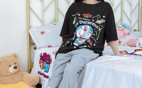 资讯|物恋传媒 – NO.1292期 《米米》 AJ1板鞋,耐克白棉袜,扭伤揉脚剧情