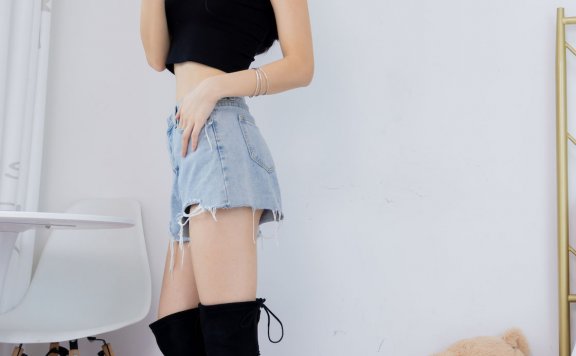 资讯|物恋传媒 – NO.1382期 《小竹》 长靴，粉色船袜，肚子疼揉肚子剧情