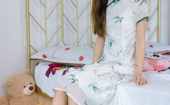 资讯|物恋传媒 – NO.1413期 《芒芒》 三双高跟鞋，油亮肉丝[脚尖透明款]，裸足