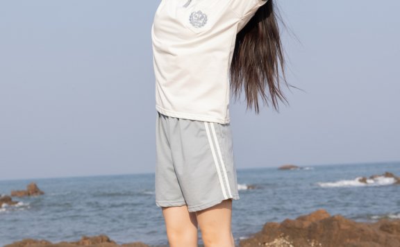 资讯|物恋传媒 – NO.1567期 《美兔》 运动鞋，白棉袜，裸足，海水泡脚剧情