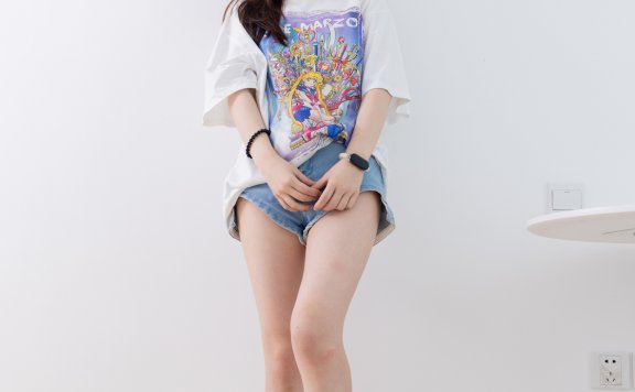 资讯|物恋传媒 – NO.1718期 《柚子》 板鞋，白棉袜，裸足[红色指甲油]