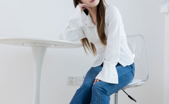 资讯|物恋传媒 – NO.1699期 《闪闪》 板鞋,自然穿脏白棉袜