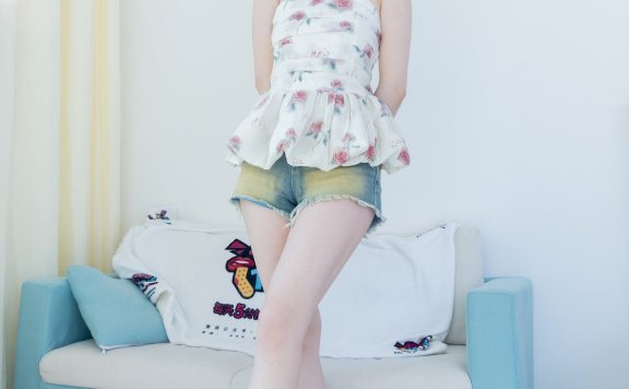 资讯|物恋传媒 – NO.1875期 《小酒》 运动鞋，白棉袜