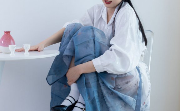 资讯|物恋传媒 – NO.1938期 《小竹》 高跟鞋，白棉袜，喝酒肚子疼揉肚子剧情