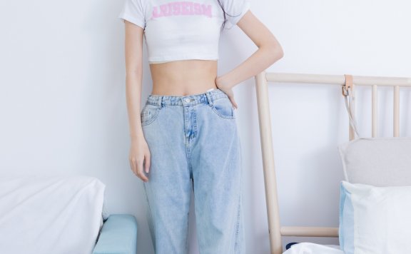 资讯|物恋传媒 – NO.1961期 《菜菜》 运动鞋，雪地靴，白棉袜，穿鞋踩草莓圣女果后穿鞋泡脚剧情