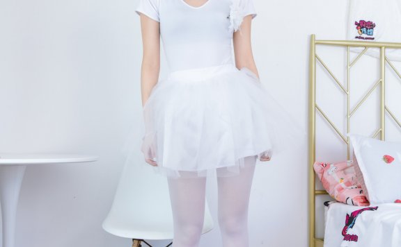 资讯|物恋传媒 – NO.1125期 《小竹》 白棉袜，白丝[图片有，视频没有，视频全程穿着棉袜]，黄色橡皮筋绑穿棉袜的脚的剧情