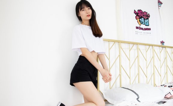 资讯|物恋传媒 – NO.1018期 《猫耳》 高邦帆布鞋,白色棉船袜