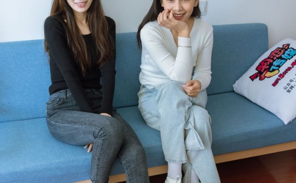 资讯|物恋传媒 – NO.1176期 《菜菜&岚岚》 双人白棉袜，白色蕾丝船袜，双人黑色踩脚袜，拽头发斗脚剧情