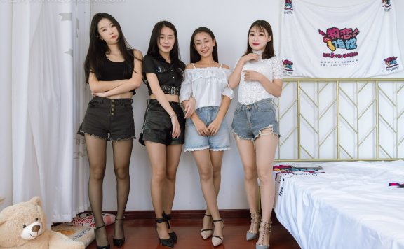 资讯|物恋传媒 – NO.1433期 《菜菜小竹岚岚月心》 制服,高跟鞋,黑丝,白丝,肉丝,网袜,图片包含大量脚对脚等互动