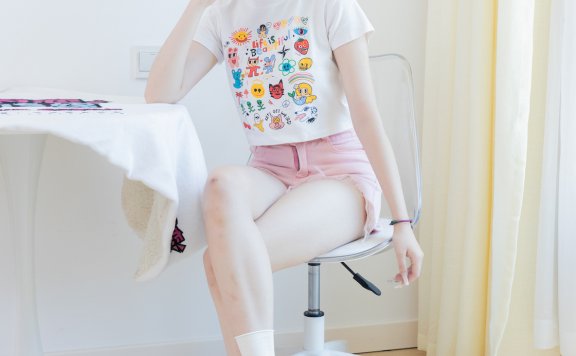 资讯|物恋传媒 – NO.1999期 《恬恬》 板鞋，白棉袜，裸足[黑银色美甲]，物恋传媒摄影作品，物恋摄影映画摄影作品