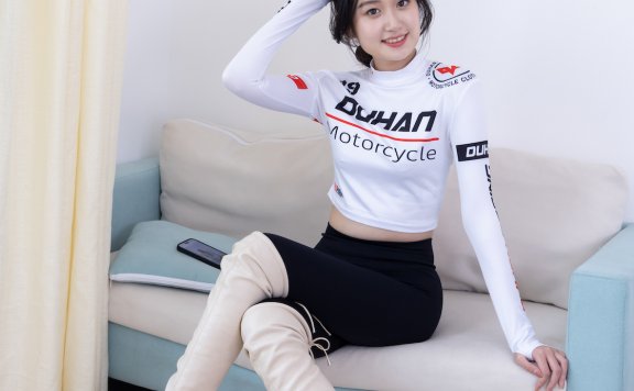 资讯|物恋传媒 – NO.2011期 《小敏》 高跟长靴,白棉袜,裸足