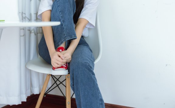 资讯|物恋传媒 – NO.2056期 《小竹》 板鞋,白色棉船袜,肚子疼揉肚子剧情,物恋传媒,物恋摄影映画