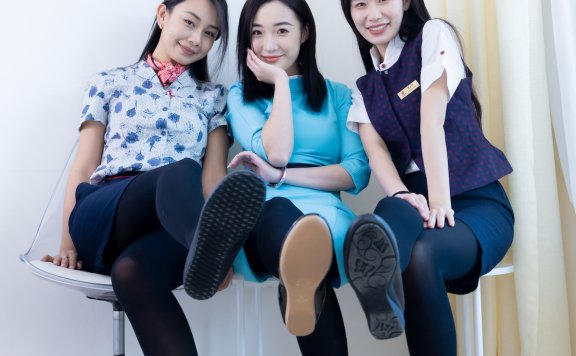 资讯|物恋传媒 – NO.2191期 《菜菜岚岚恬恬》 三双平底鞋，厚黑丝，裸足，互脱丝袜，丝袜及裸足脚对脚剧情