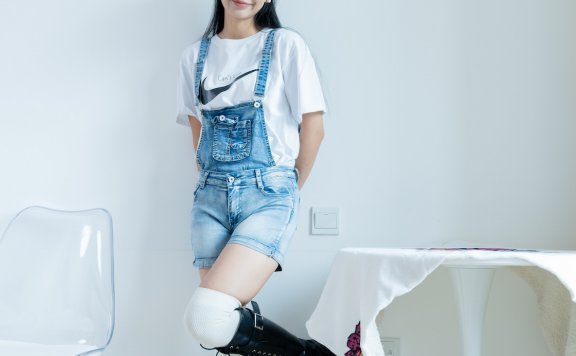 资讯|物恋传媒 – NO.2187期 《岚岚》 长靴，过膝白棉袜[自然穿脏]，模拟脚趾夹东西剧情