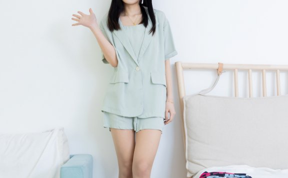 资讯|物恋传媒 – NO.2217期 《嘟嘟》 三双高跟鞋，肉丝[脚尖微加固款]，裸足，视频以超近景特写为主