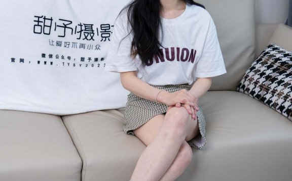 资讯|甜予摄影 – NO.167期 《小容》 板鞋，白棉袜，裸足