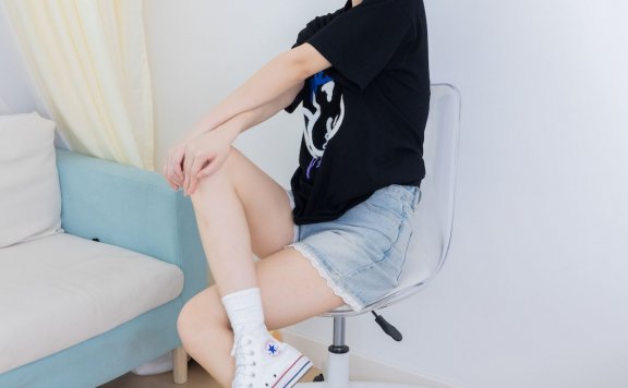 资讯|物恋传媒 – NO.2324期 《小竹》 匡威帆布鞋，白棉袜，黑棉袜，物恋摄影映画