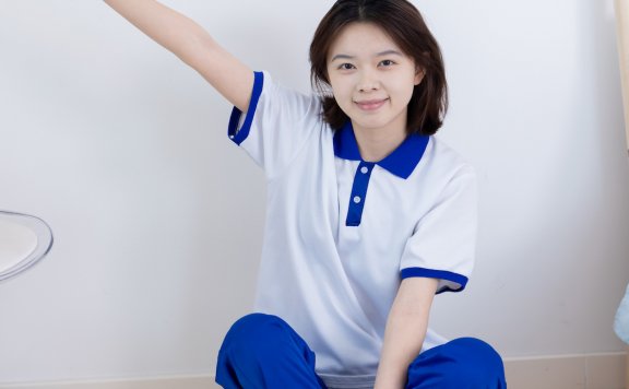 资讯|物恋传媒 – NO.2364期 《小悦》 校服，板鞋，白棉袜，裸足，物恋传媒摄影作品