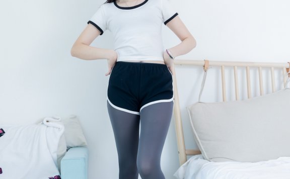 资讯|物恋传媒 – NO.2443期 《恬恬》 体操服，板鞋，厚灰丝，灰色冰丝袜，物恋传媒摄影作品