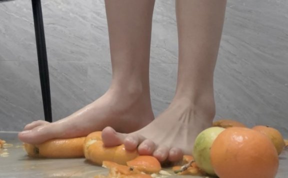 资讯|crush 《莓子》裸足榨汁各种水果 [11分36秒]