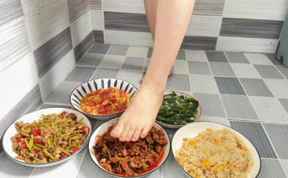 资讯|crush 光脚裸足饭菜 [9分43秒]