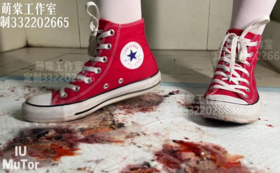 资讯|crush 萌棠工作室 白丝红匡威制作金鱼画~ [8分16秒]