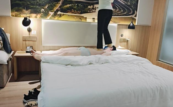 资讯|啦啦啦工作室 《啦啦啦》新开发的学生s爬山后超暴力跳踩 [48分56秒]