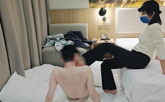 资讯|啦啦啦工作室 《啦啦啦》新开发的学生s爬山后超暴力踢踹 [12分18秒]