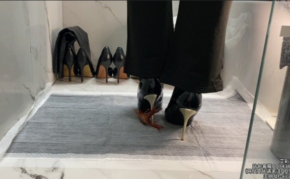 资讯|crush 《凝霜》新金属跟高跟鞋虐踩小龙虾 [13分39秒]