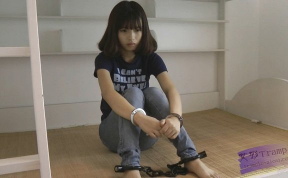 资讯|美足视频 极品超萌小萝莉在家玩诱惑被拷脚镣送监狱 [43分59秒]