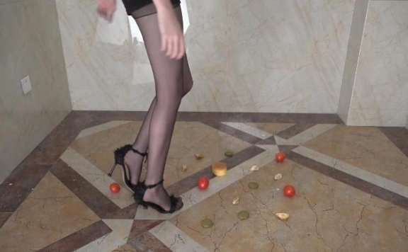 资讯|南国原创 《南国原创》雪儿女神黑丝高跟鞋踩踏食物，第一人称语言羞辱，身临其境 [17分26秒]