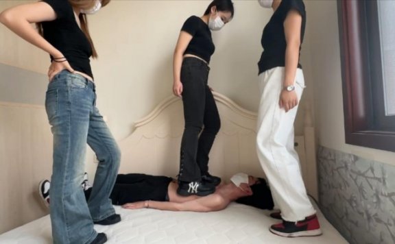 资讯|女王女主 《208宿舍》三人床上踩踏90斤瘦弟弟 [48分56秒]