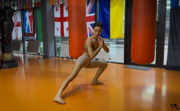 资讯|格斗绞杀剧情系列 格斗-挑战女私教擂台单挑惨遭暴力踹头踢裆绞杀KO！被女私教不屑地踩在脚下 [48分56秒]