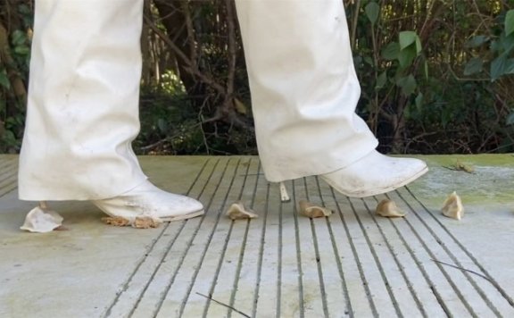 资讯|crush 超脏靴子踩踏饺子-《大美》冬至特辑 [9分43秒]