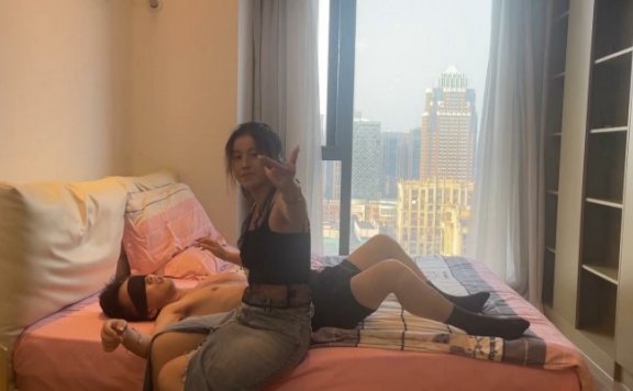 资讯|黑丝诱惑 《黑丝诱惑》素人篇：大二学生晓俞原味脏长靴舔干净肉丝脚深喉 [48分56秒]