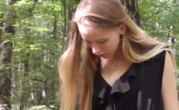 资讯|crush Anastasia俄嫩模黑丝紫色帆布鞋公园踩蜗牛 [22分54秒]