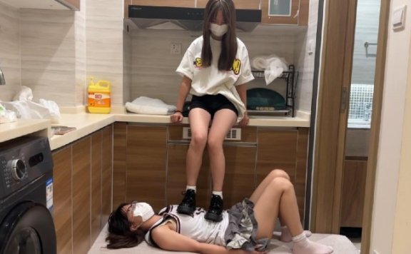 资讯|女王女主 《208宿舍》女m系列：小皮鞋全体重踩踏母狗 [48分56秒]