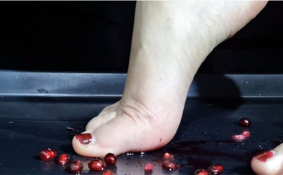 资讯|crush 女巨人大美的玉足血腥镇压（GTS剧情） [21分24秒]