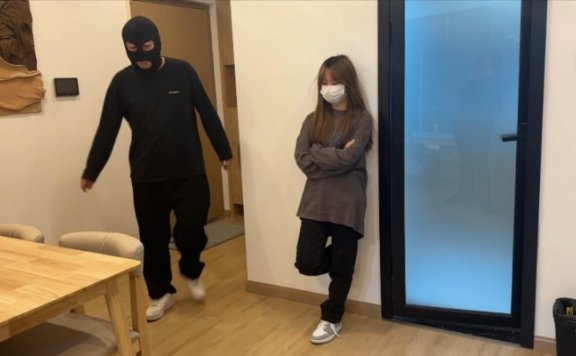 资讯|少女宿舍 《208少女宿舍》AJ全体重踩手 [23分34秒]