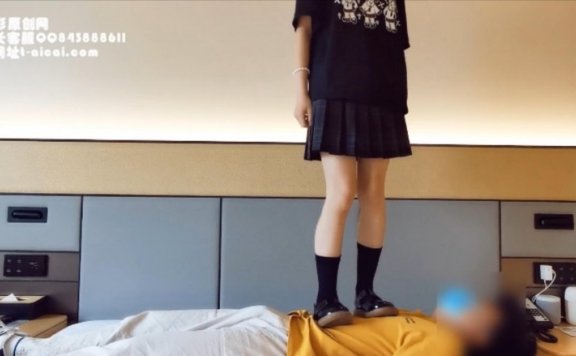 资讯|女王女主 《00后小彤》JK小皮鞋全体重跳踩玩弄裆部踩脖子 [48分56秒]